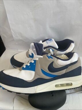 Nike Air Max Light/  WMS Size 10.5/ No Box